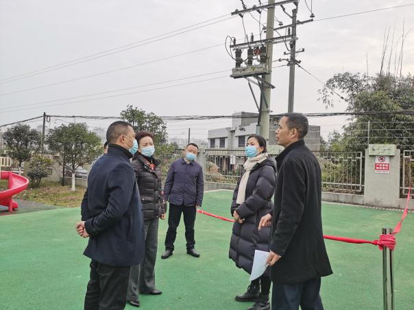 绵阳市游仙区人民政府副区长陈琴一行到涪江小学调研指导工作